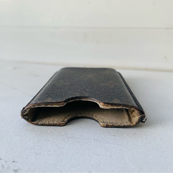 Louis Vuitton Monogram Phone Case - Picture 4 of 5